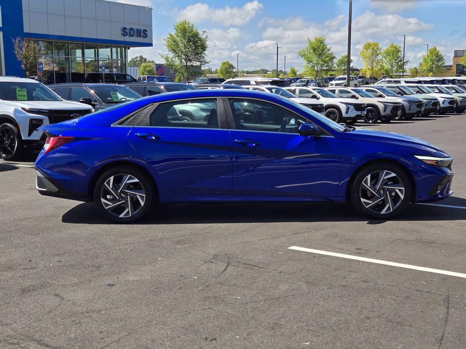 Used 2025 Hyundai Elantra SEL FWD image 8