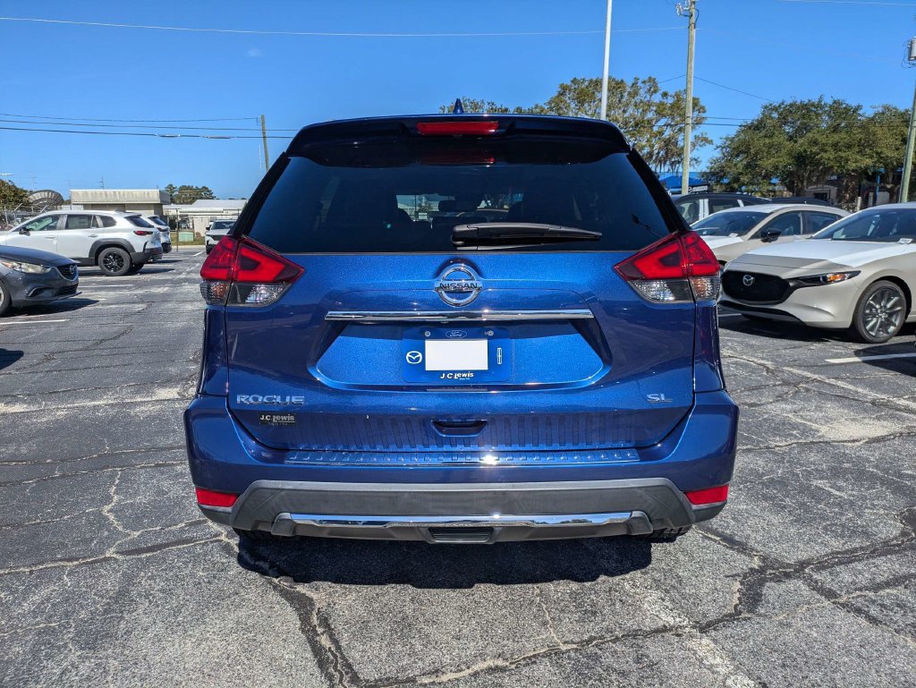 Used 2017 Nissan Rogue SL w/ SL Premium Package FWD image 5