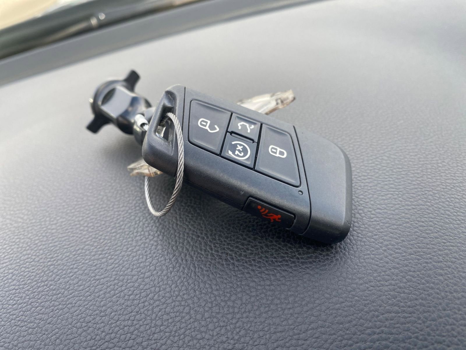 Used 2025 Volkswagen Jetta SE image 22