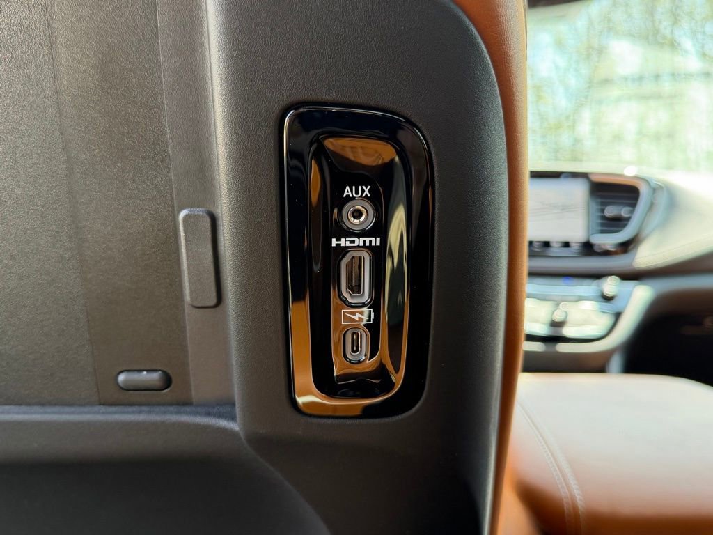 New 2026 Chrysler Pacifica Pinnacle FWD image 28