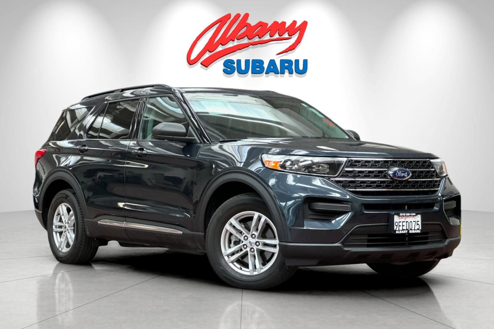 Used 2023 Ford Explorer XLT image 2