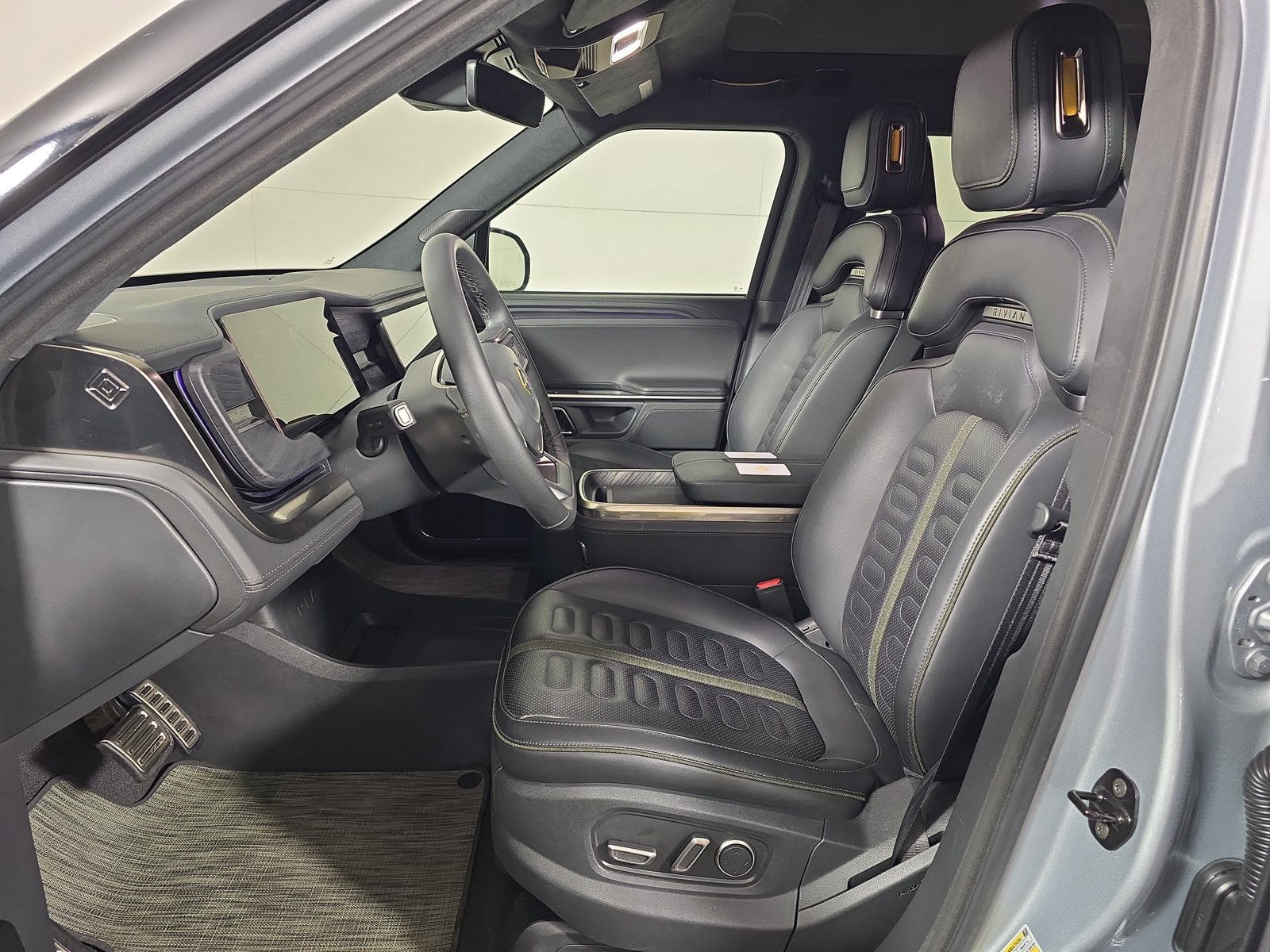 Used 2024 Rivian R1T Adventure Quad AWD/4WD image 20