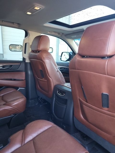 Used 2020 Cadillac Escalade Luxury AWD/4WD image 14