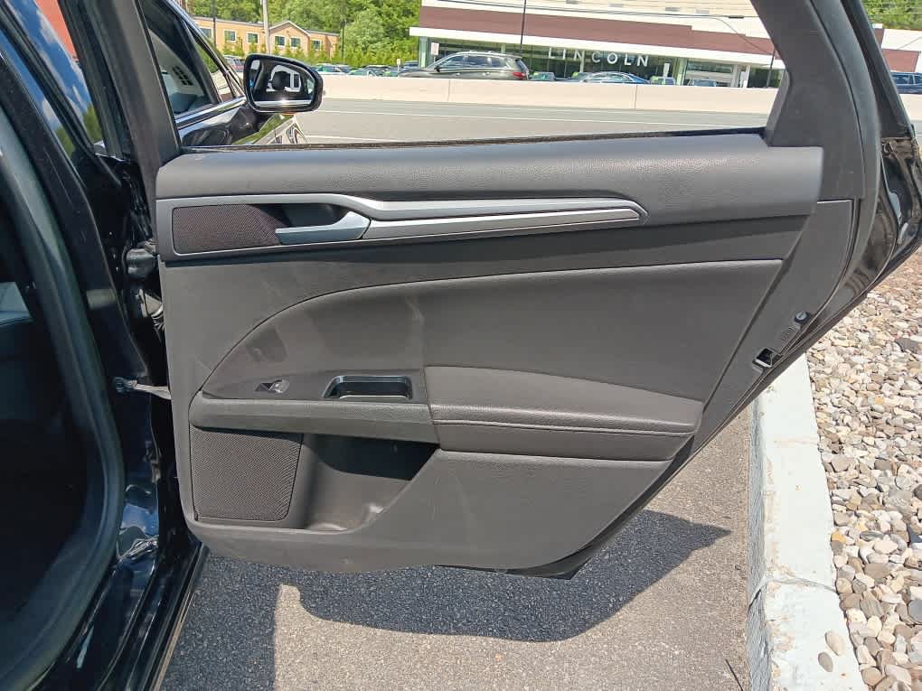Used 2014 Ford Fusion Titanium FWD image 32