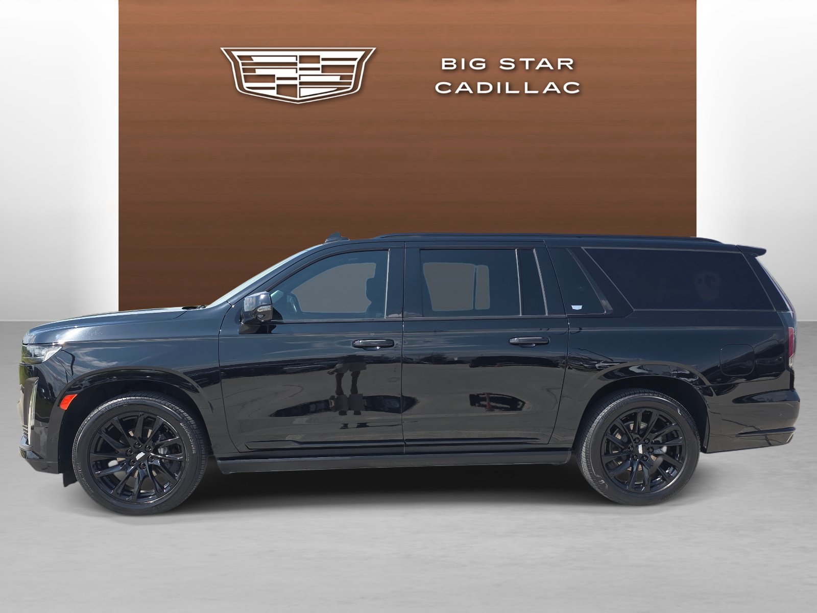 Used 2023 Cadillac Escalade ESV Sport Platinum w/ LPO, ONYX Package AWD/4WD image 2