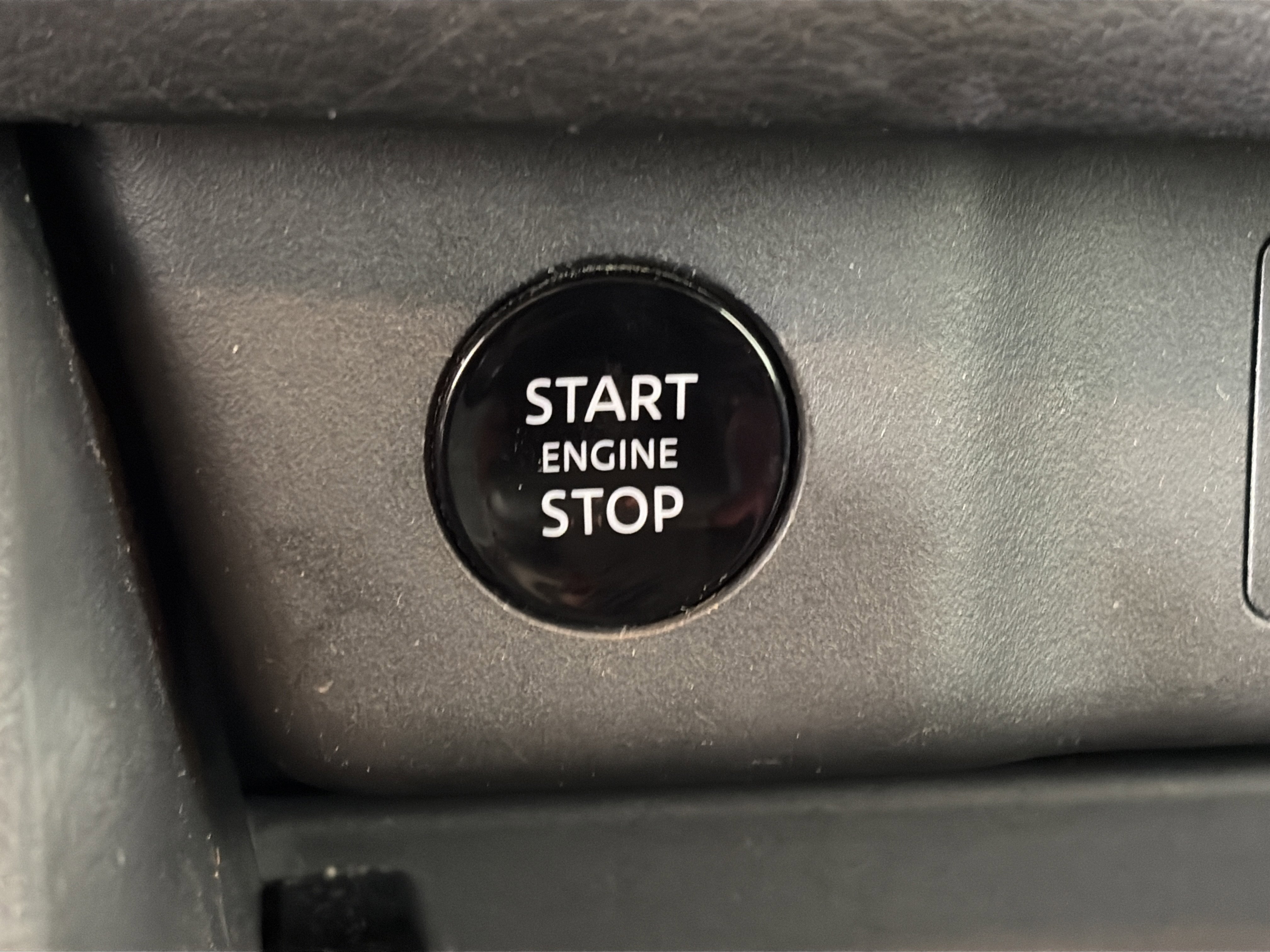 Used 2024 Nissan Rogue SV image 25