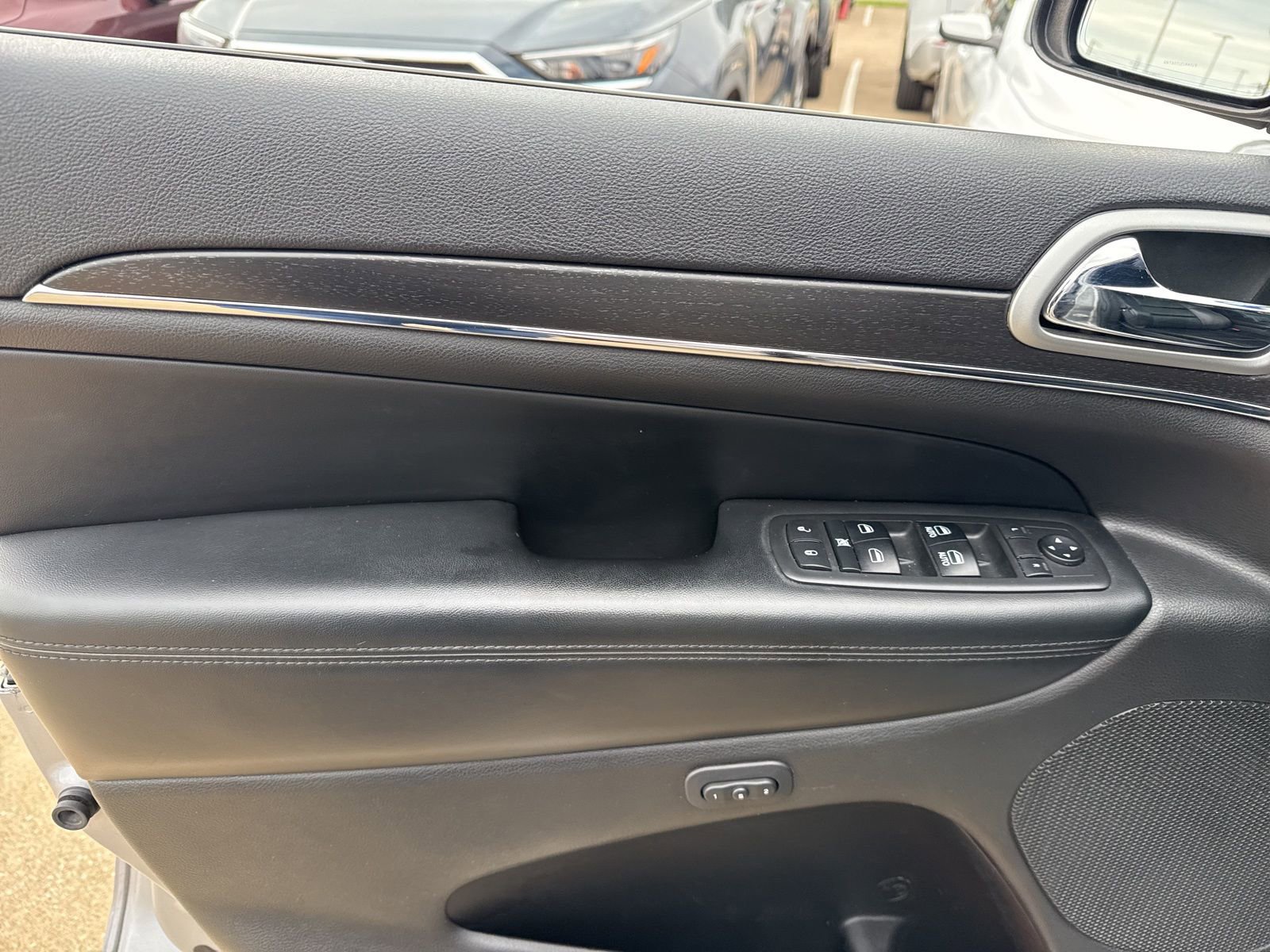 Used 2018 Jeep Grand Cherokee Limited image 10