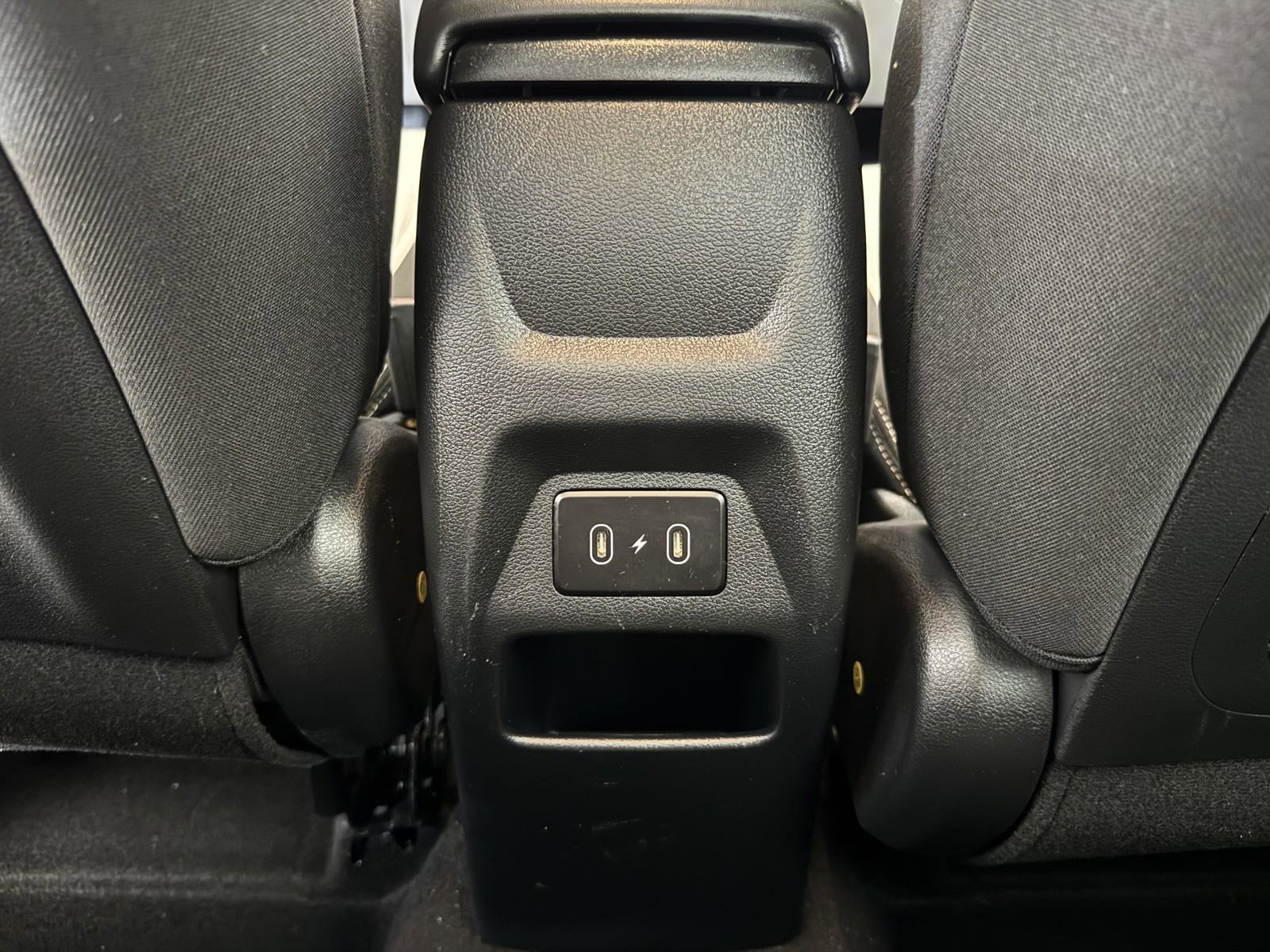 Used 2025 Hyundai Venue SEL image 28