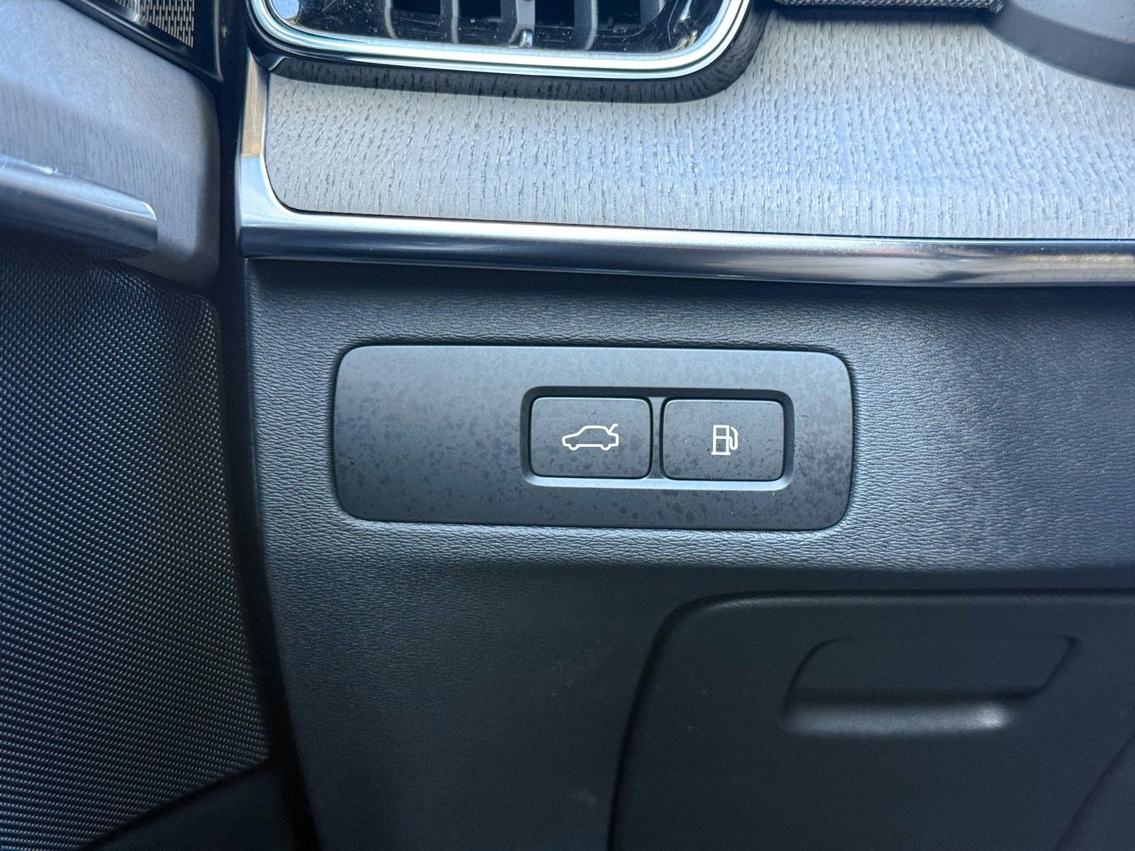 Used 2025 Volvo XC90 T8 Ultra w/ Protection Package AWD/4WD image 34