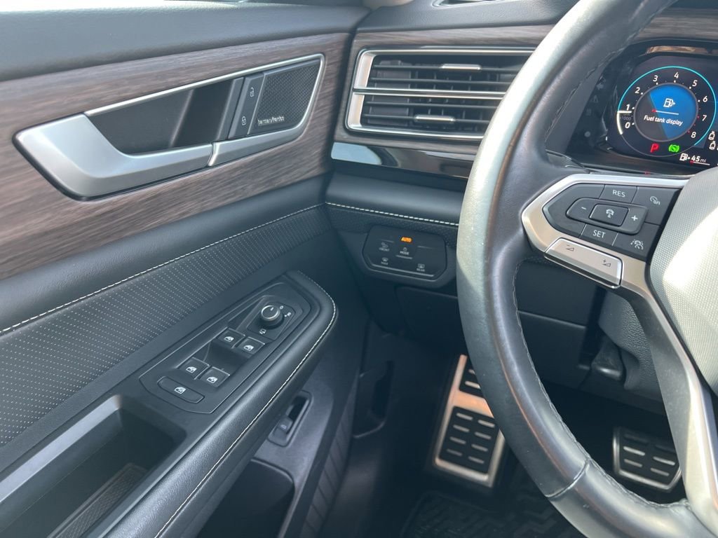 Used 2024 Volkswagen Atlas SEL Premium R-Line image 18