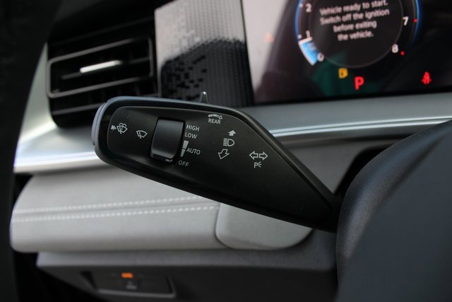 New 2025 Volkswagen Tiguan SE R-Line image 11