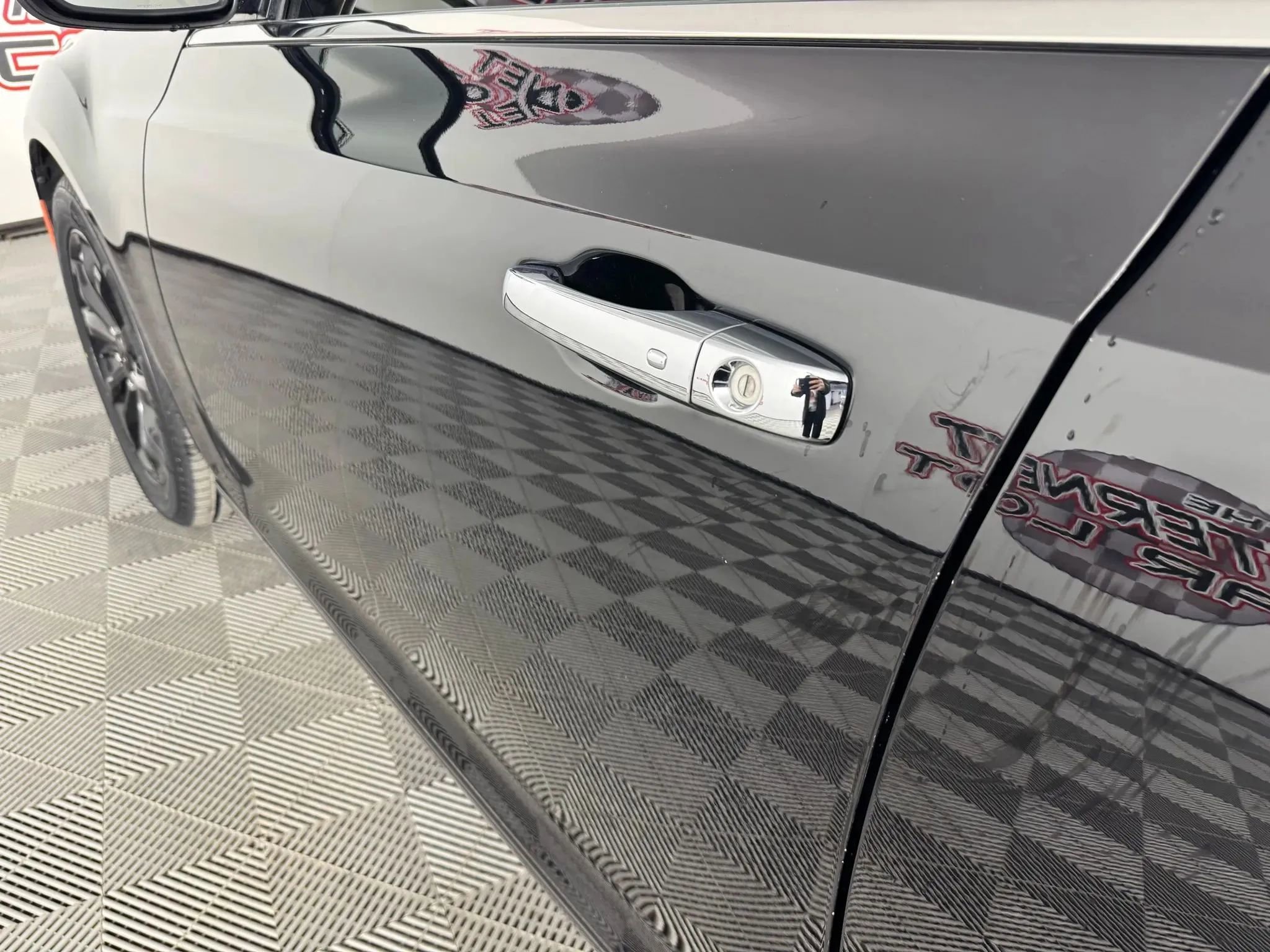 Used 2018 Chrysler 300 Limited image 25