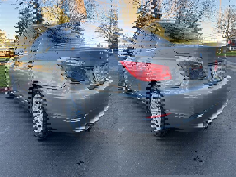 Used 2010 BMW 528i Sedan image 10