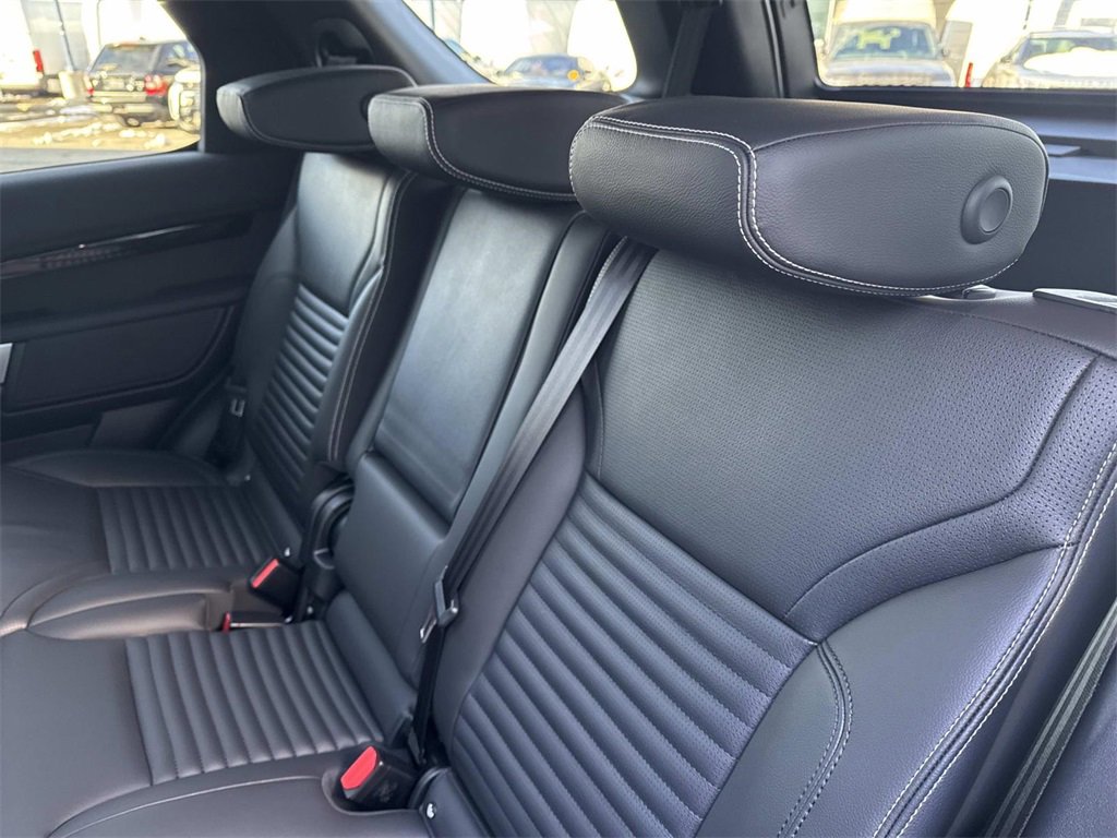 Used 2025 Land Rover Discovery S image 15