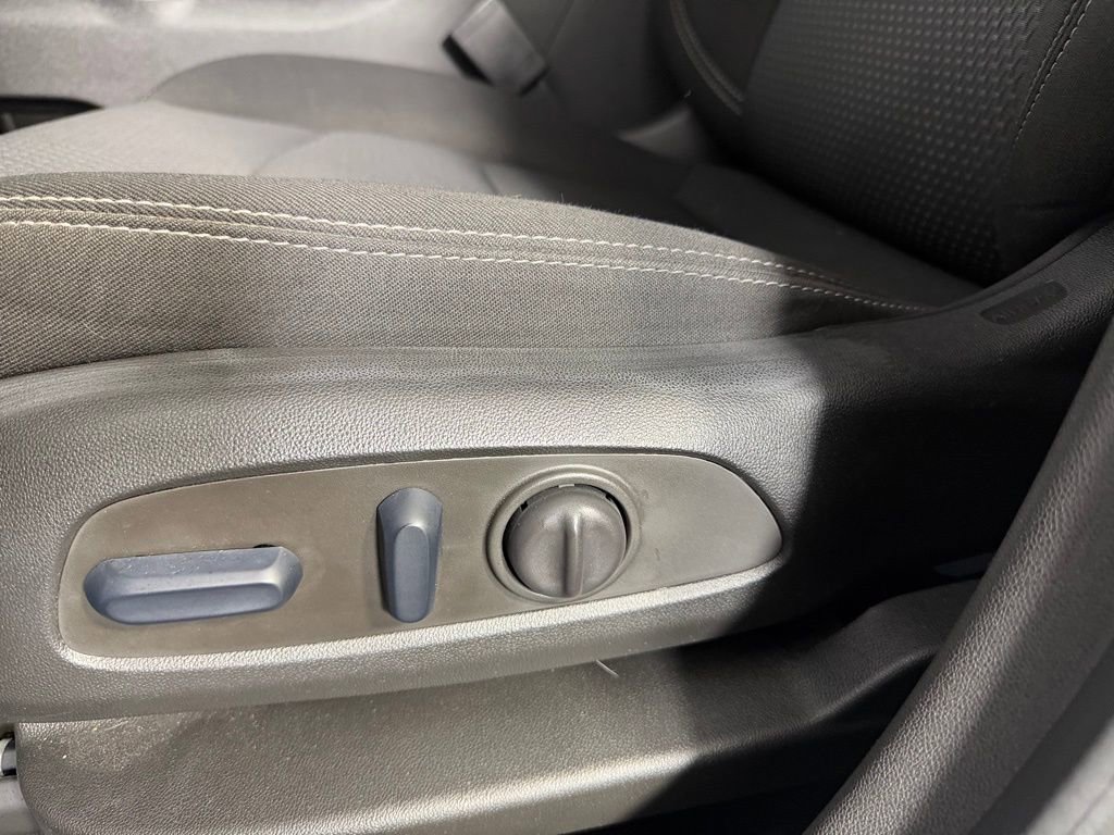 Used 2023 GMC Terrain SLE w/ Driver Convenience Package image 23