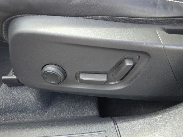 Used 2021 Volvo XC40 T5 R-Design image 27