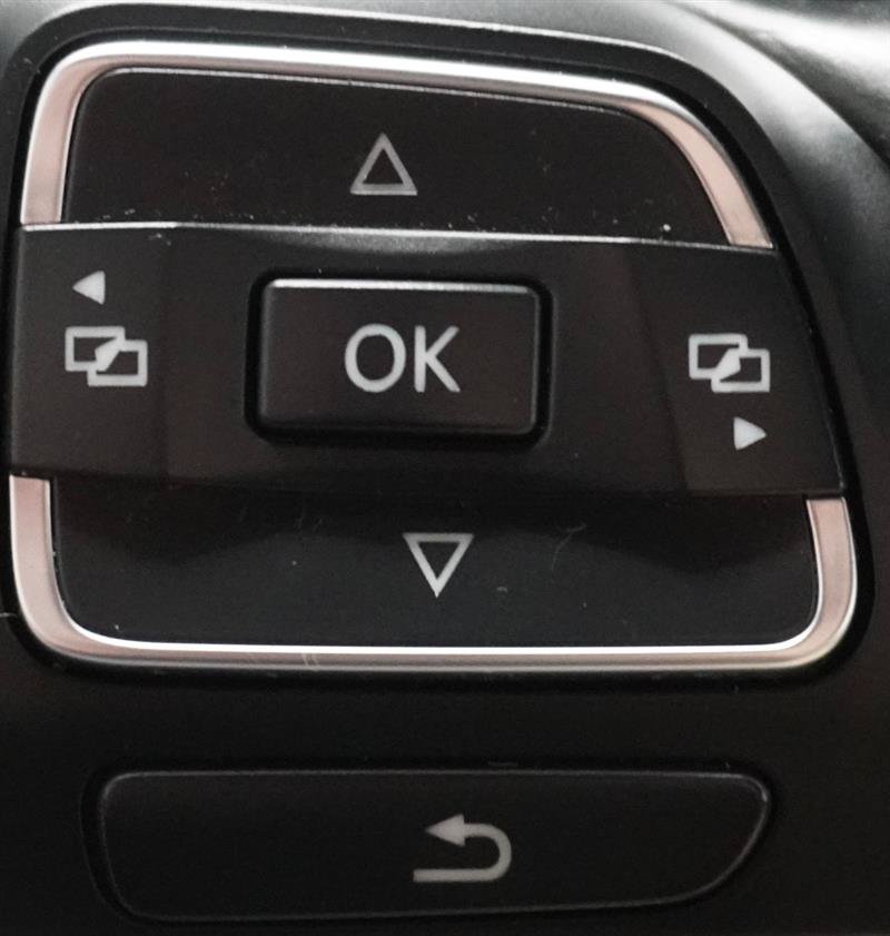 Used 2015 Volkswagen Eos Komfort FWD image 26