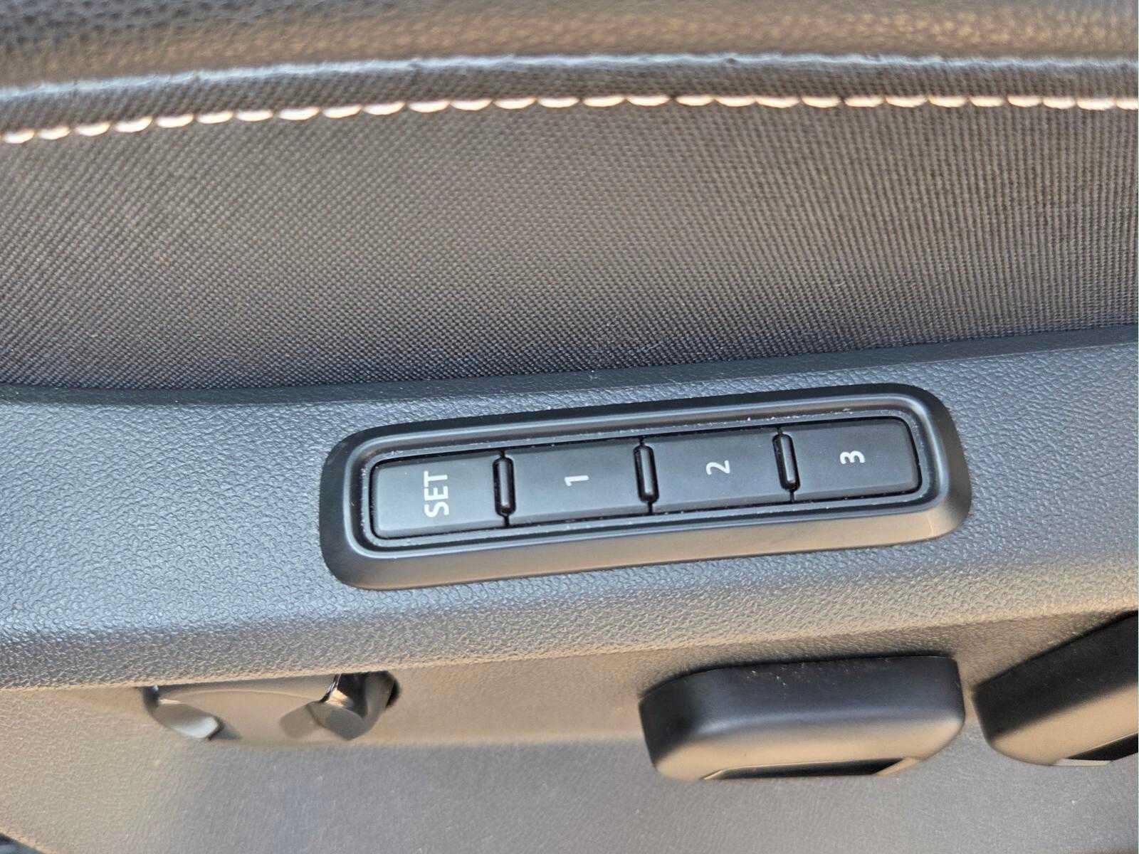 Used 2024 Volkswagen Atlas Cross Sport SEL R-Line AWD/4WD image 22