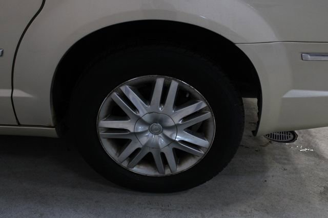 Used 2010 Chrysler Town & Country Touring FWD image 25