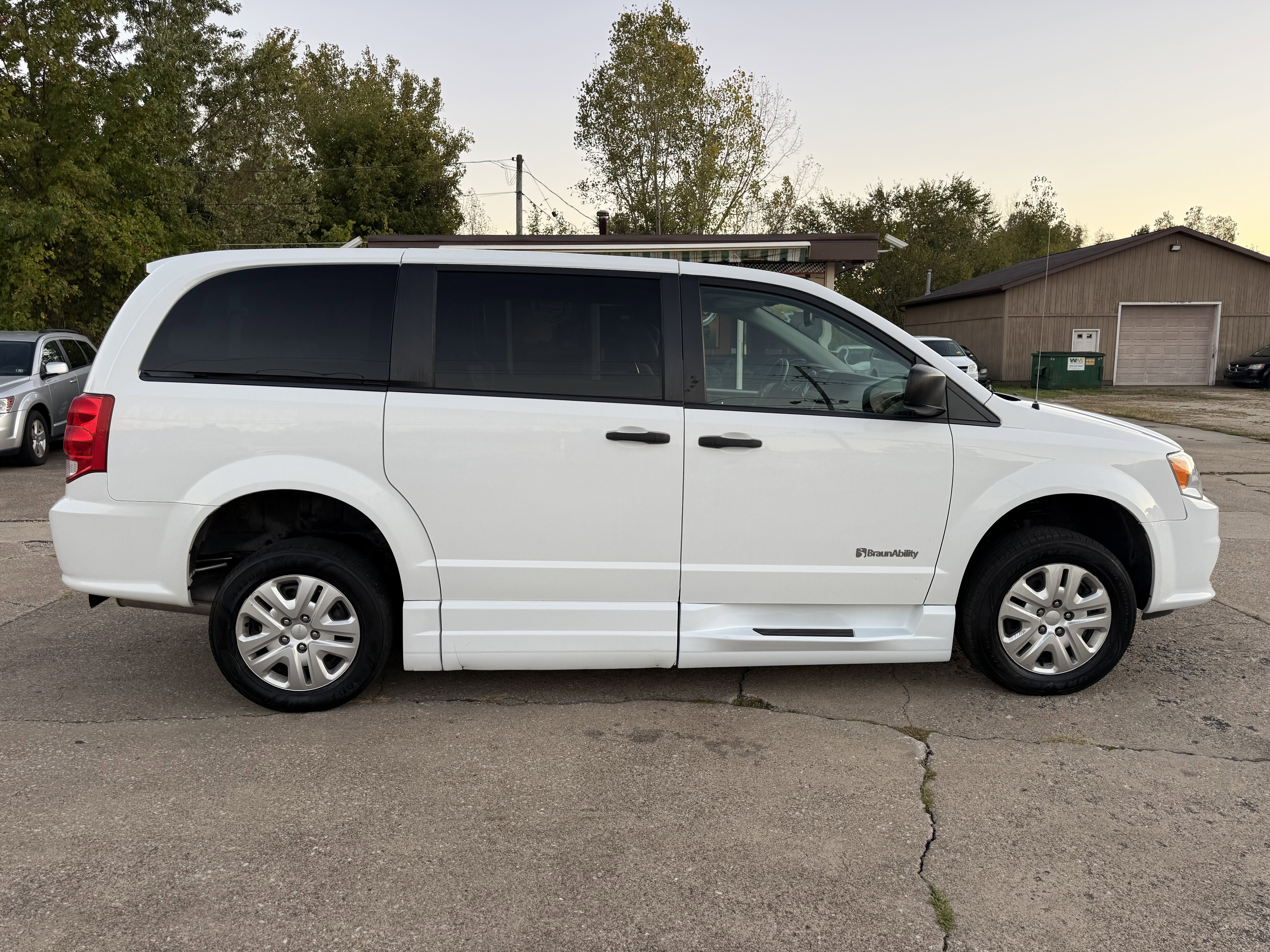 Used 2019 Dodge Grand Caravan SE image 7