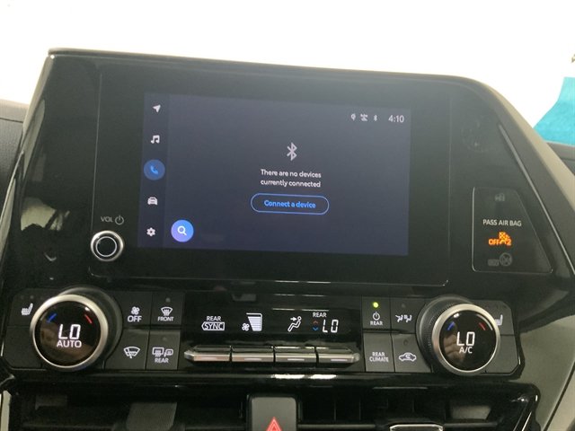 Used 2023 Toyota Highlander XLE AWD/4WD image 30