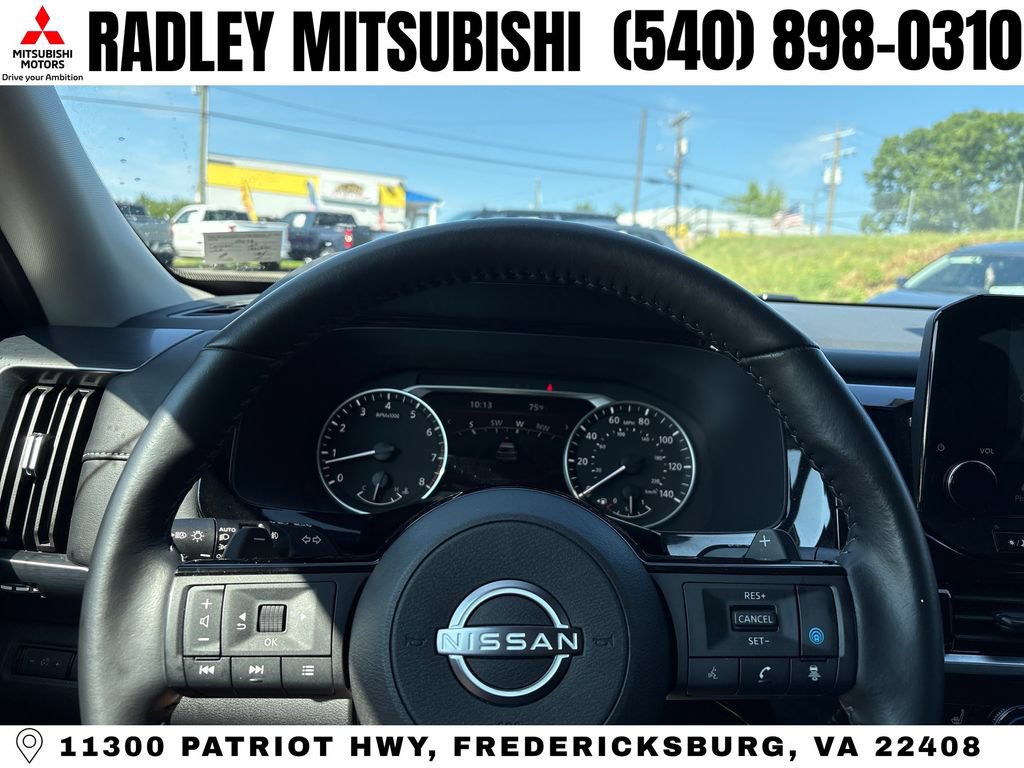 Used 2023 Nissan Pathfinder SL AWD/4WD image 6