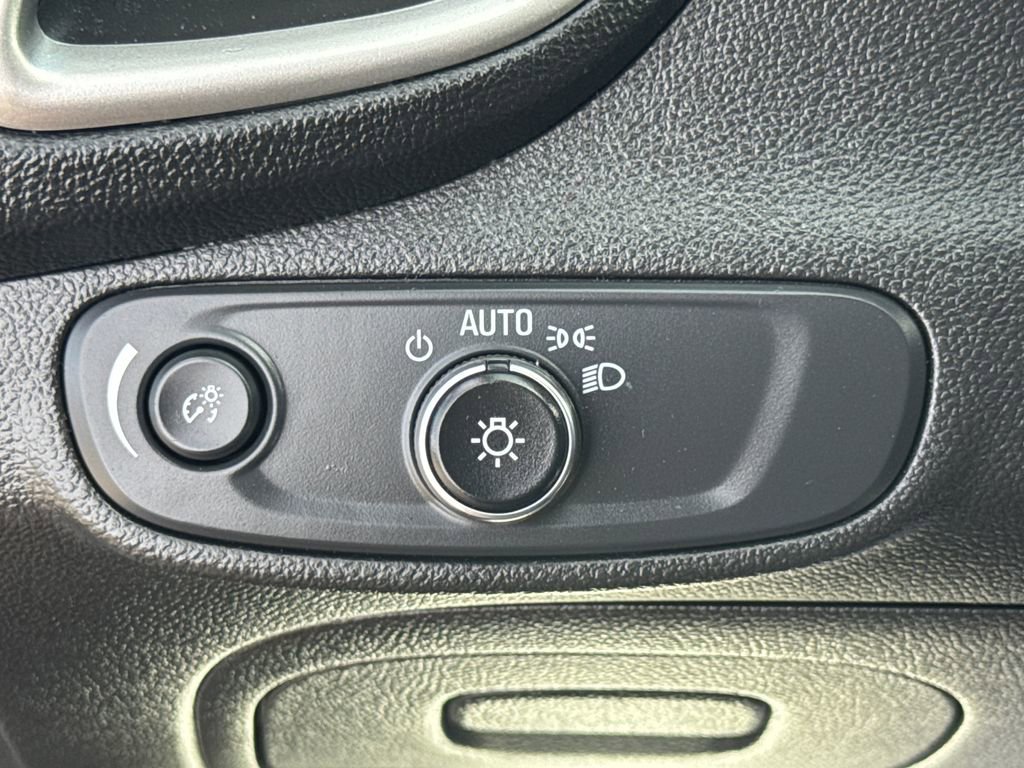 Used 2019 Chevrolet Trax LT w/ LT Convenience Package FWD image 30