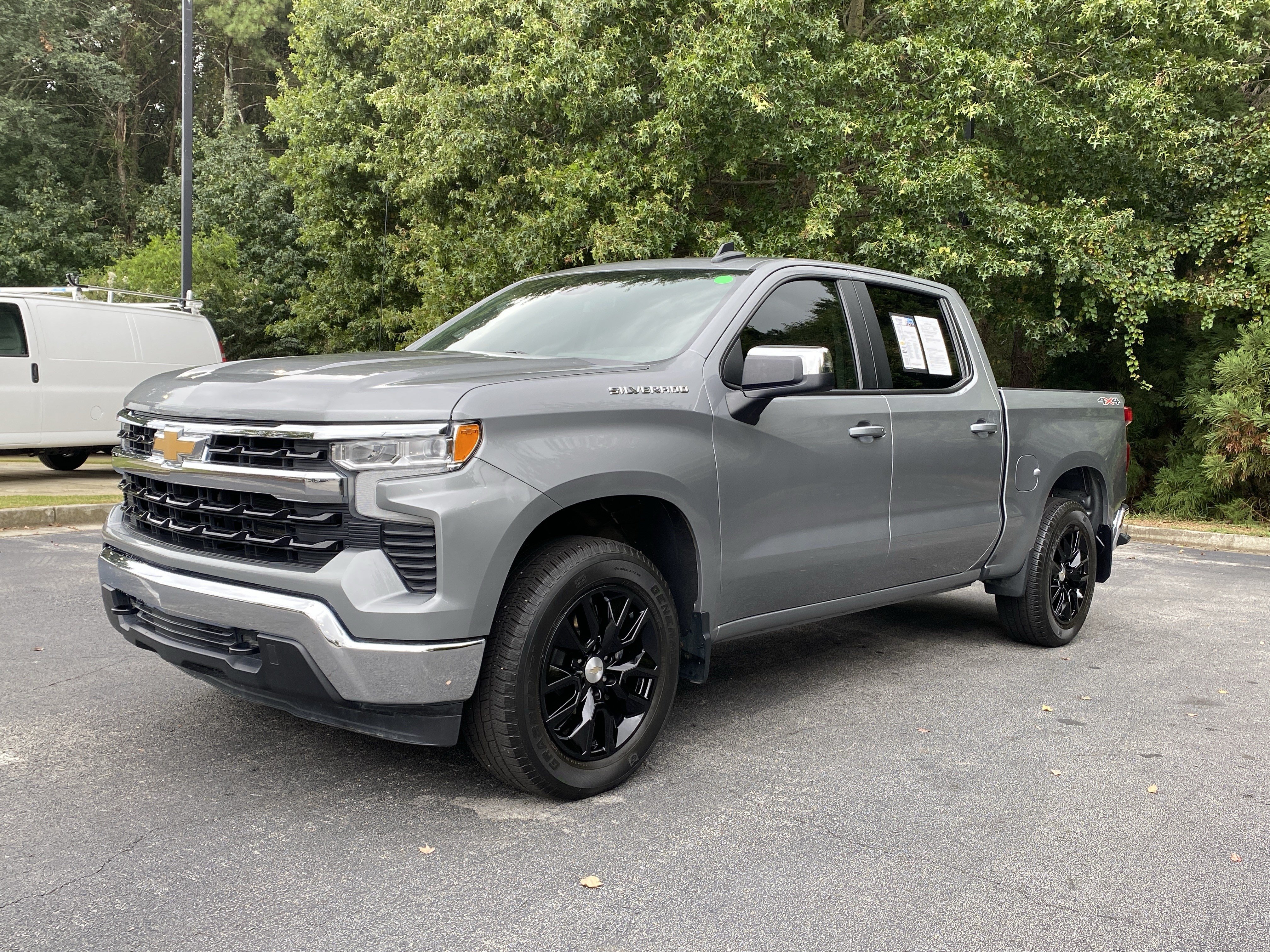 Used 2023 Chevrolet Silverado 1500 LT AWD/4WD image 5