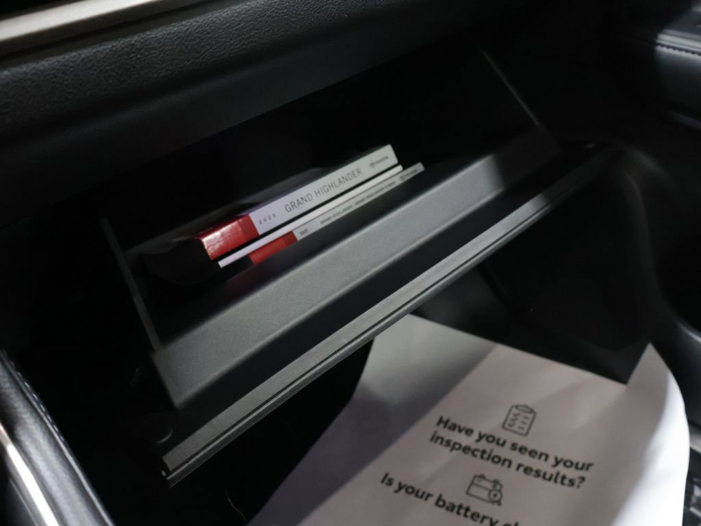 Certified 2025 Toyota Grand Highlander FWD image 36