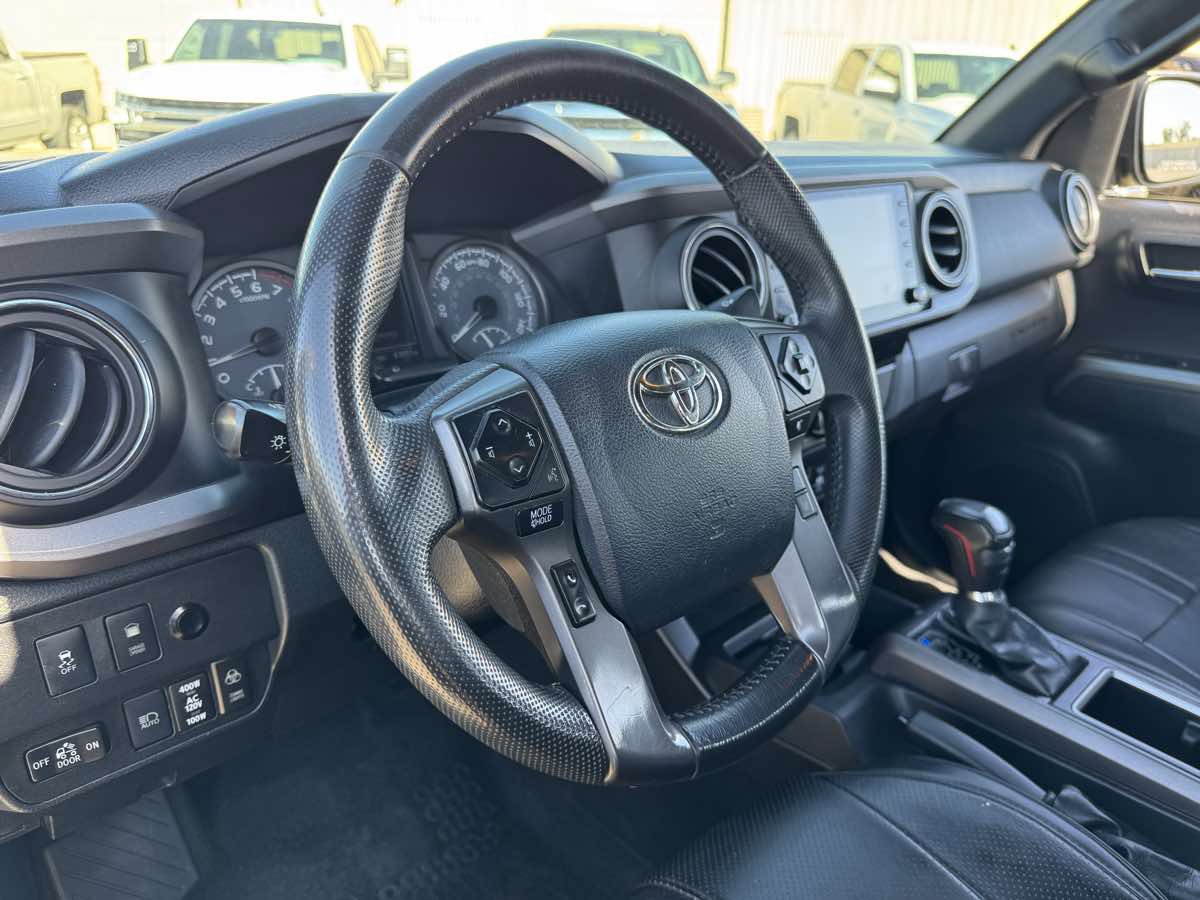 Used 2020 Toyota Tacoma TRD Off-Road w/ Technology Package AWD/4WD image 26