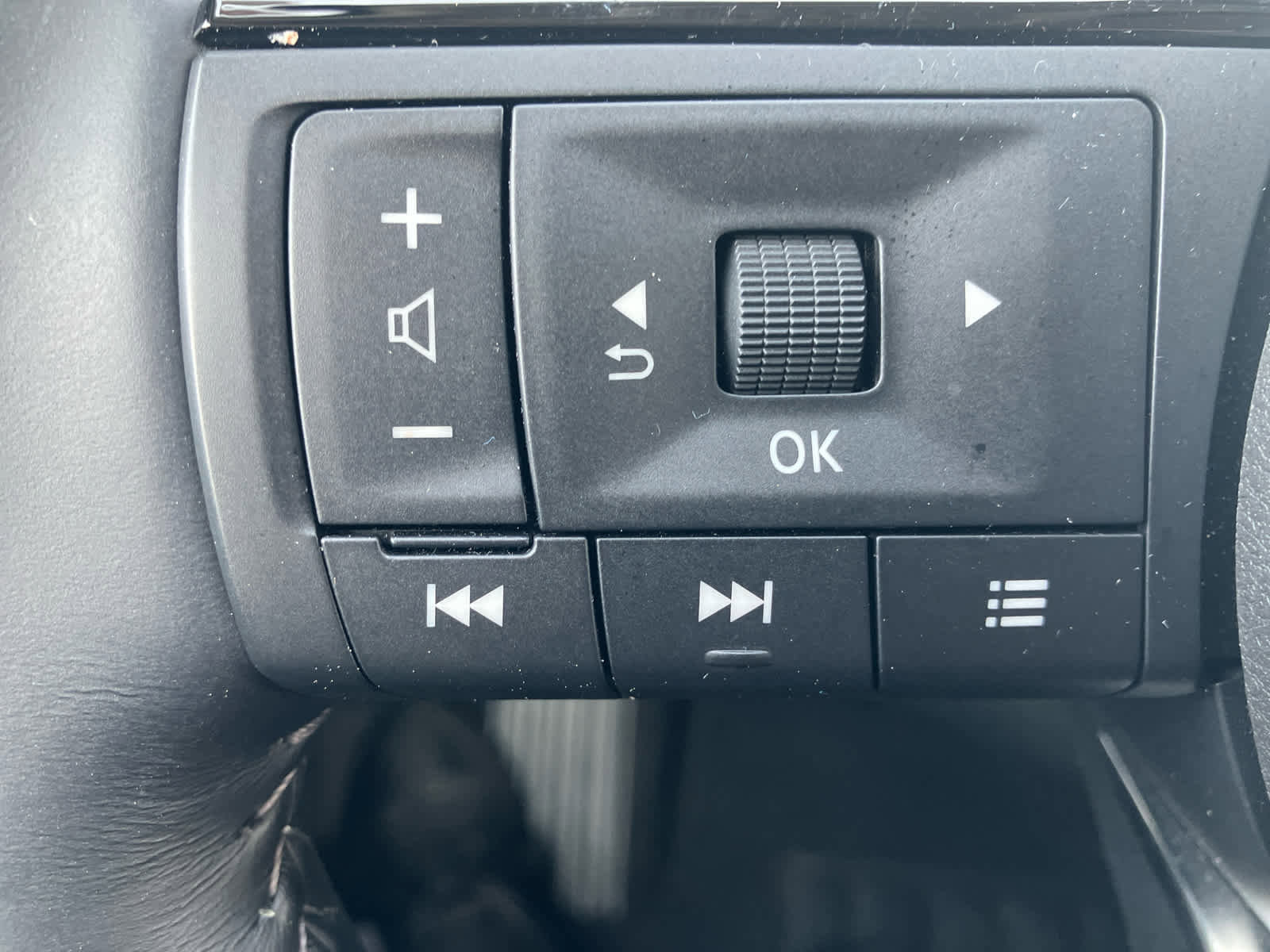 Used 2023 Nissan Pathfinder Platinum w/ Cargo Package image 17