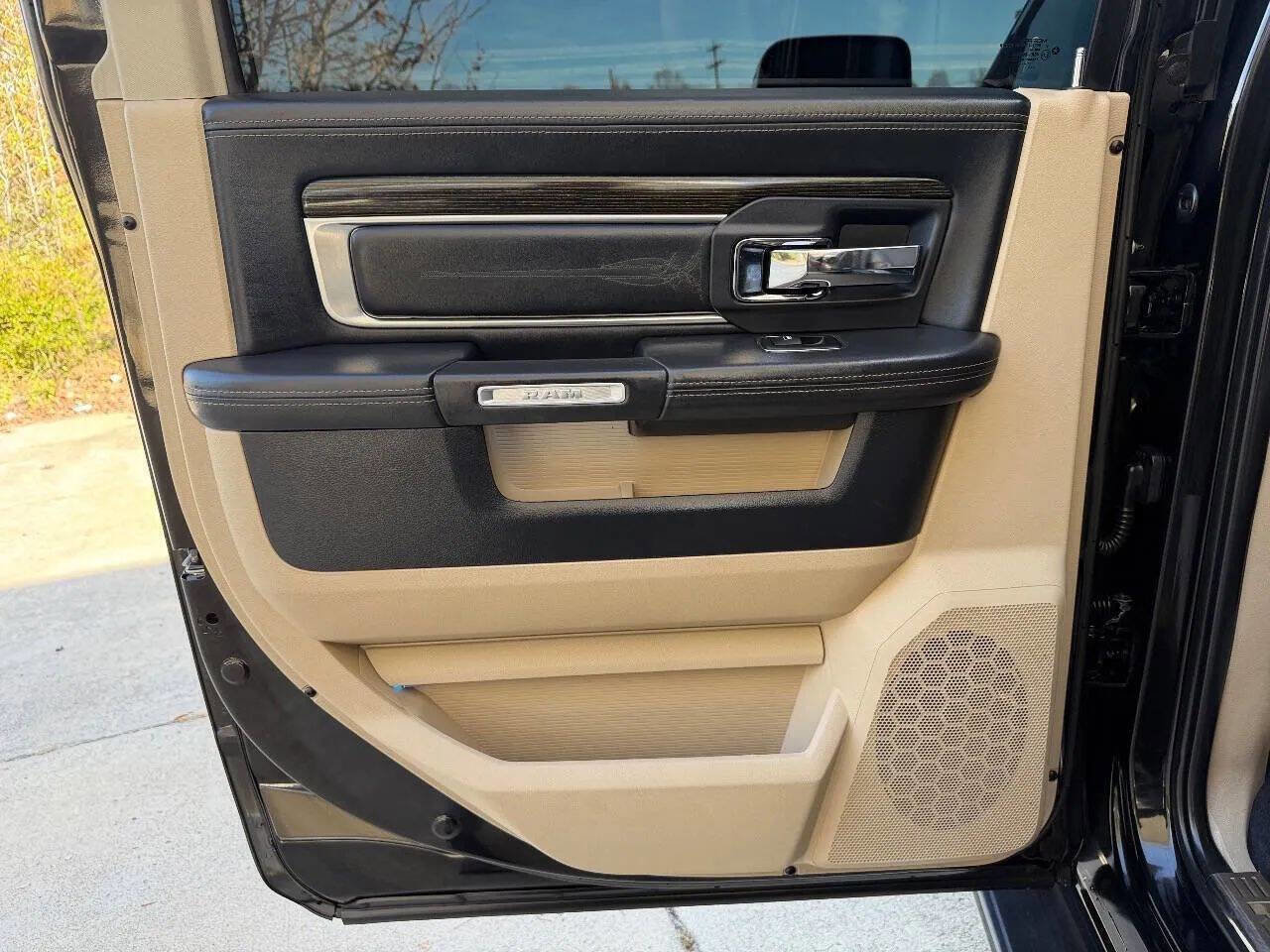 Used 2018 RAM 3500 Laramie Longhorn image 16