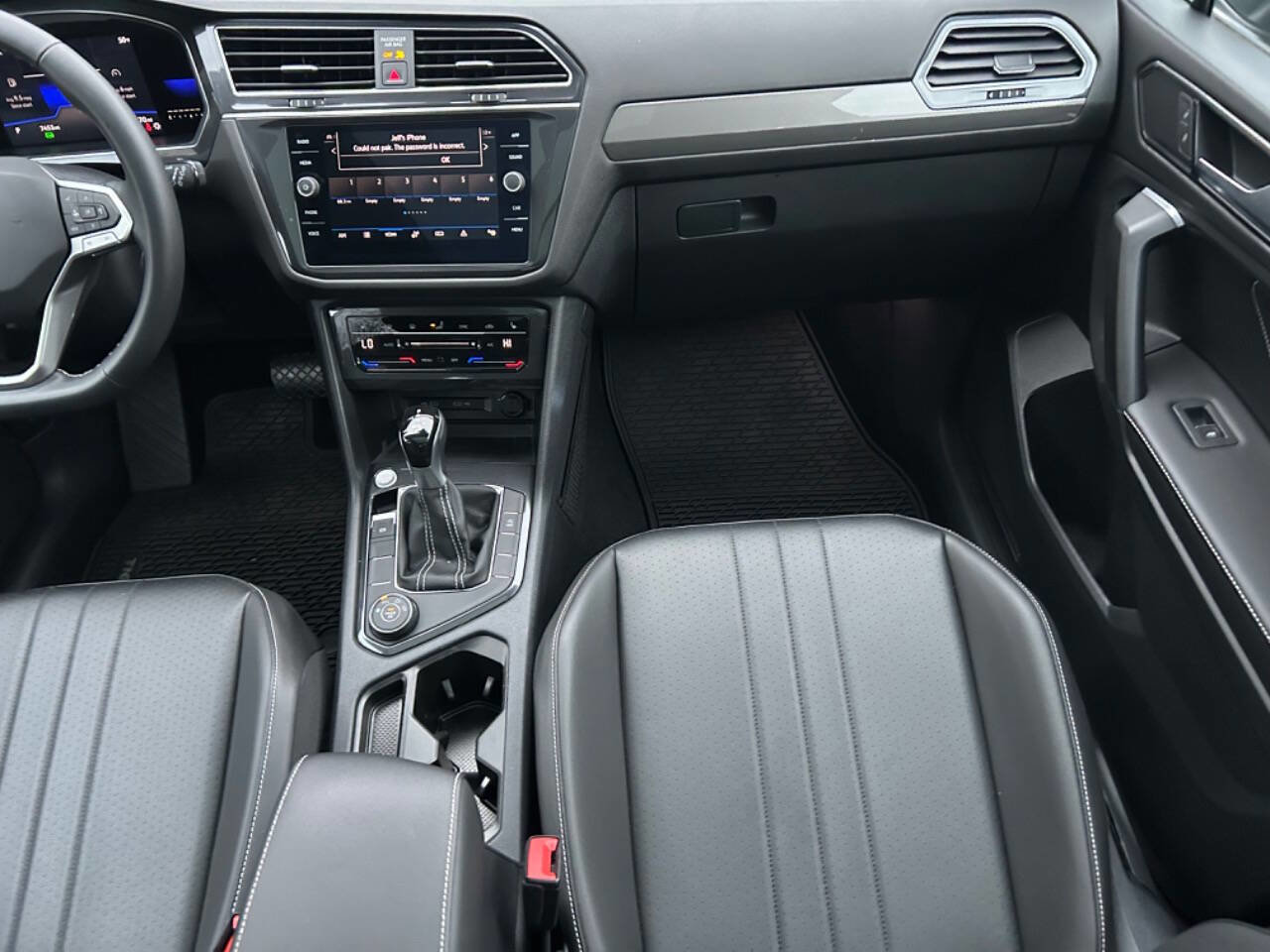 Used 2022 Volkswagen Tiguan SE image 31