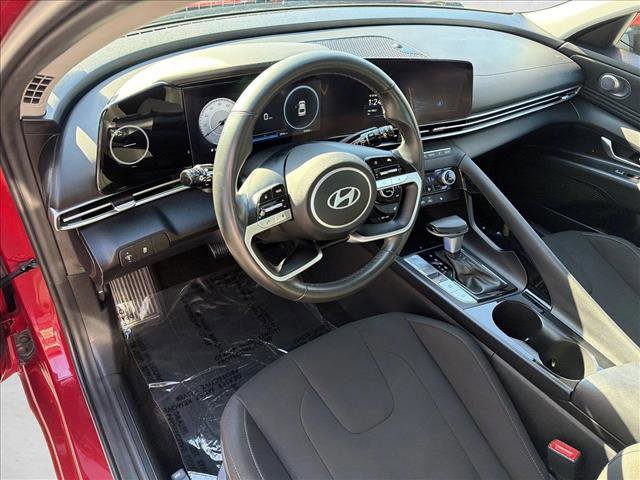 Used 2025 Hyundai Elantra SEL image 12