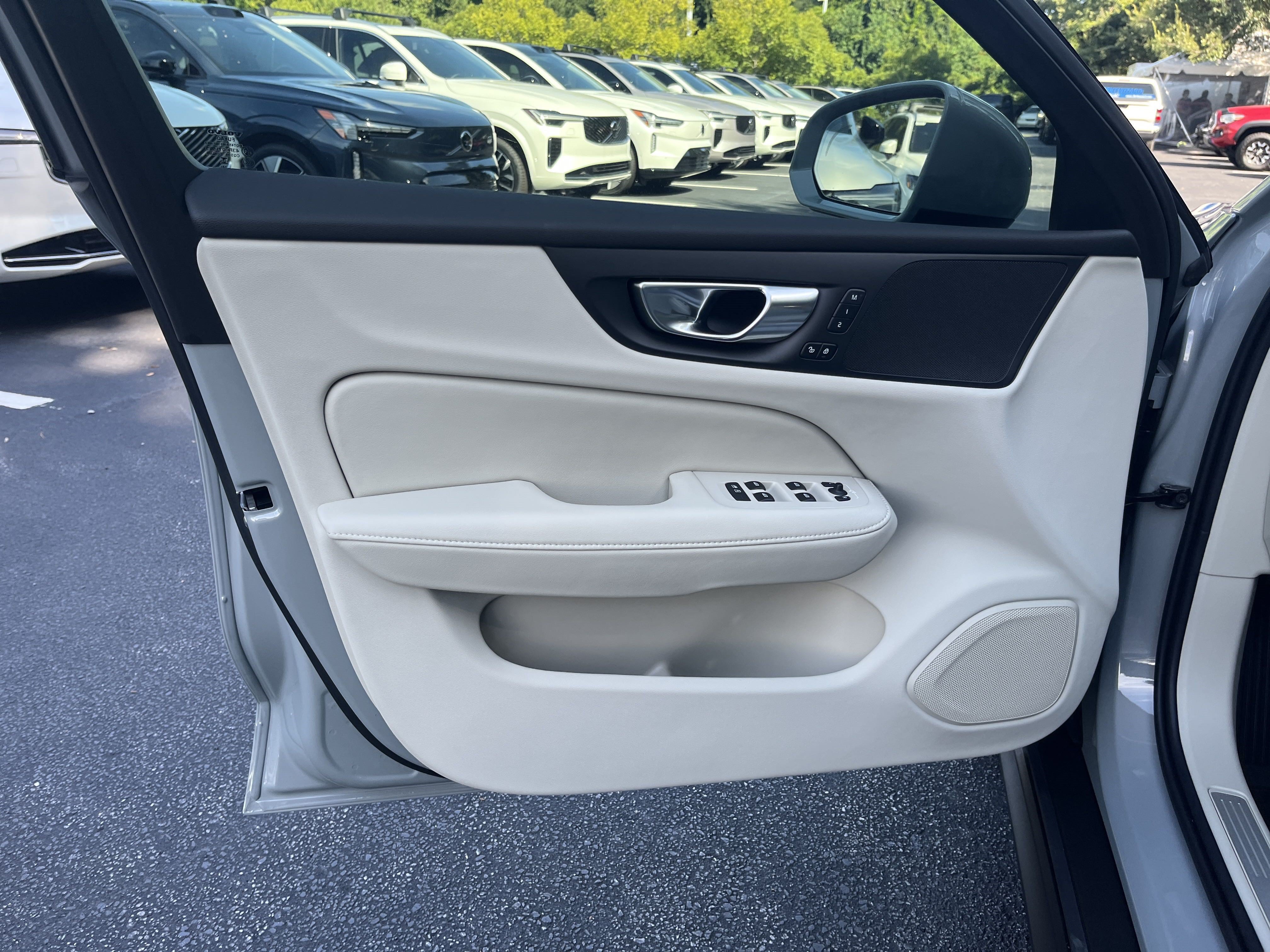 Certified 2026 Volvo V60 B5 Cross Country Plus w/ Protection Package Premier AWD/4WD image 13