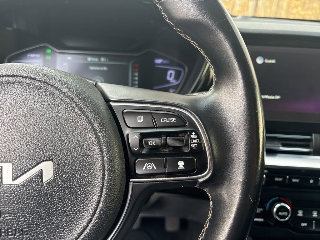 Used 2022 Kia Niro Touring Special Edition FWD image 20