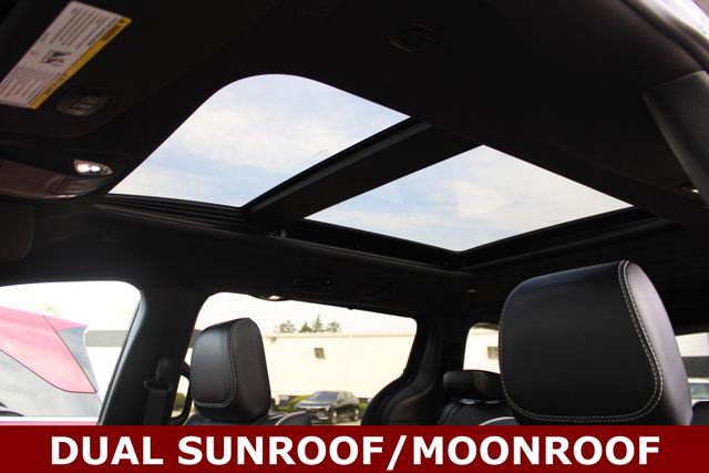 Used 2025 Chrysler Pacifica Limited FWD image 9