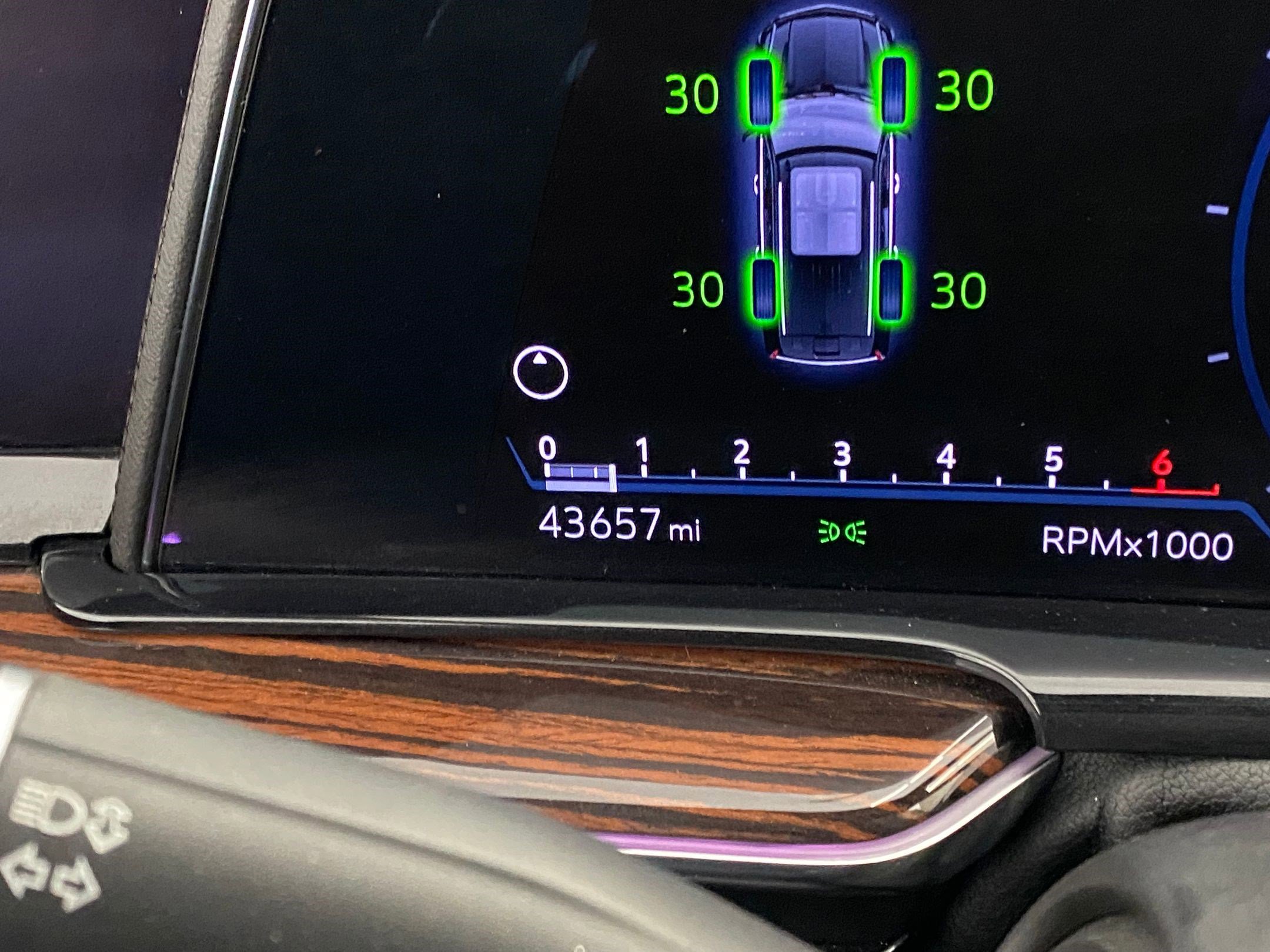 Used 2022 Cadillac Escalade Luxury image 21