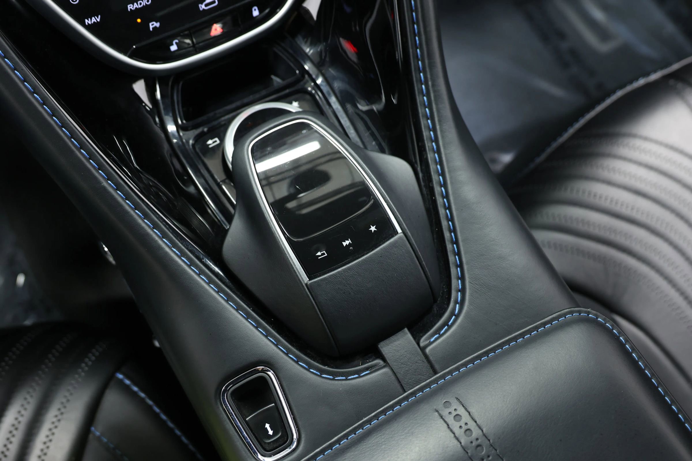 Used 2018 Aston Martin DB11 V12 image 50