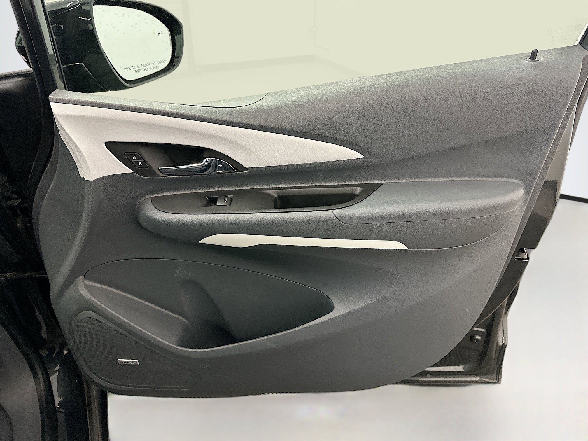 Used 2018 Chevrolet Bolt Premier w/ Driver Confidence II Package image 32