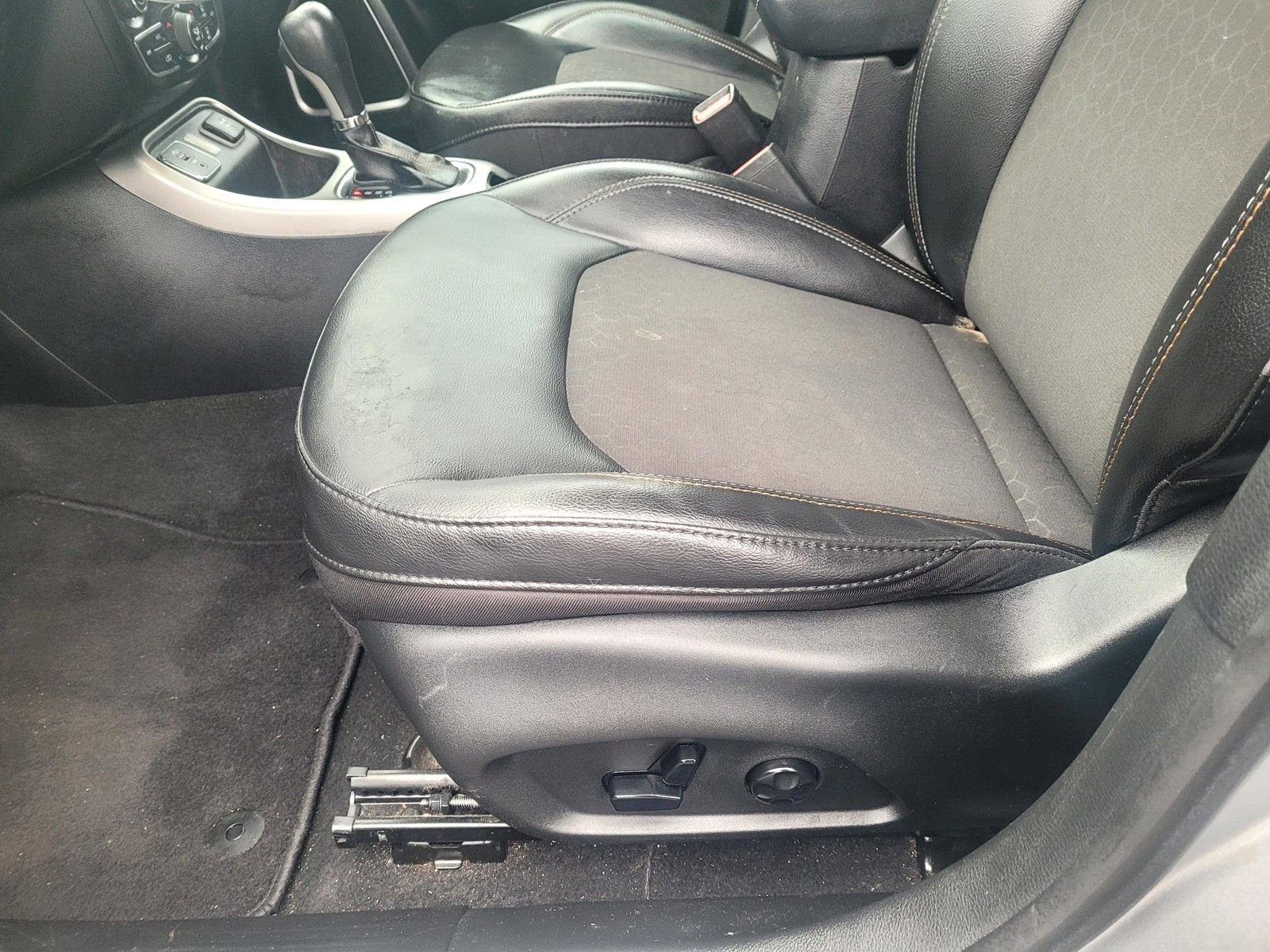 Used 2020 Jeep Compass Latitude w/ Popular Equipment Group image 17