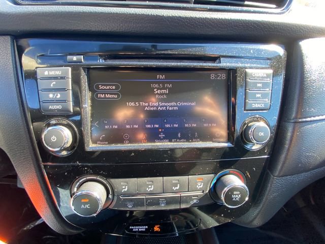 Used 2018 Nissan Rogue S image 22