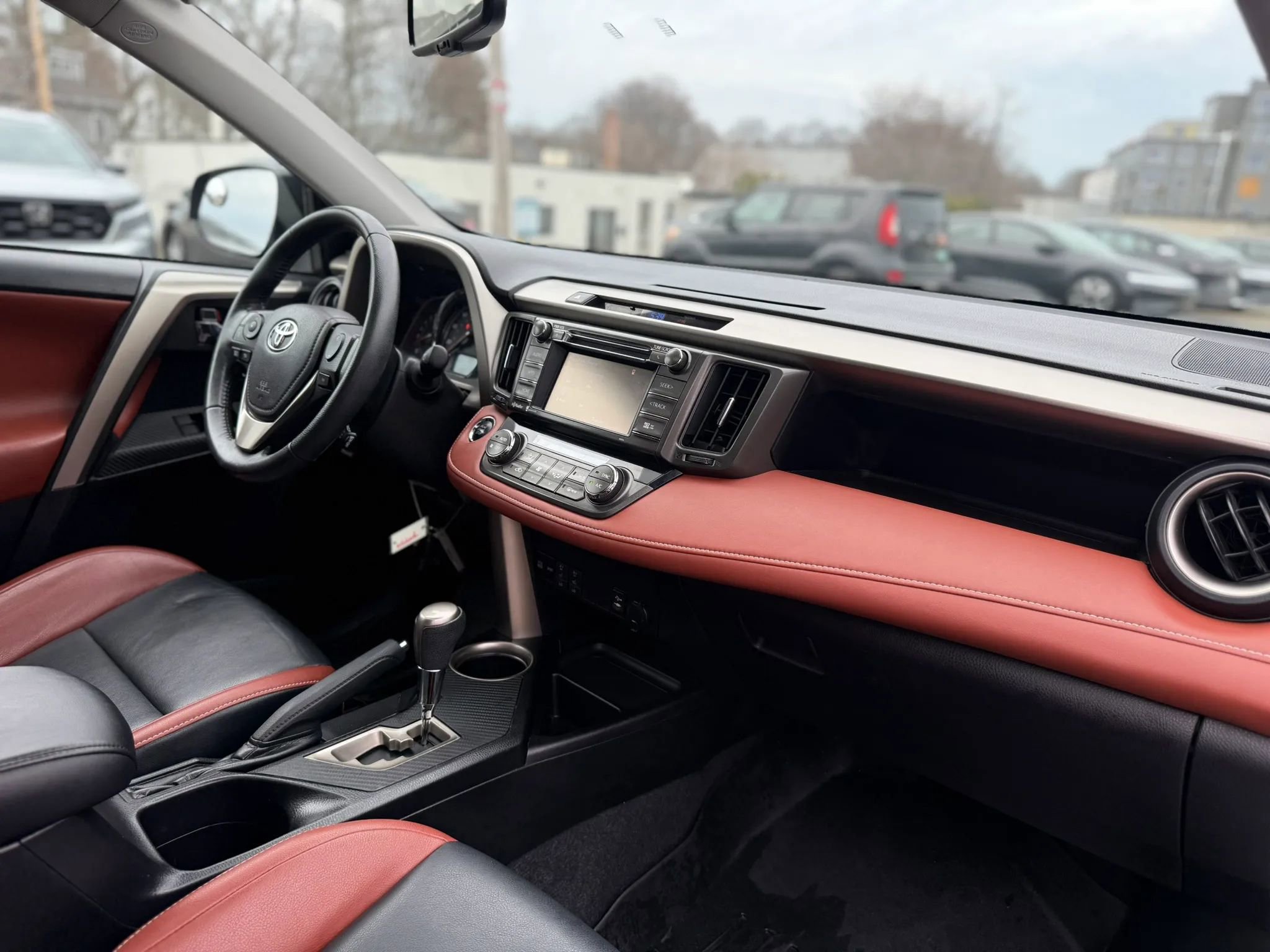 Used 2015 Toyota RAV4 Limited image 18