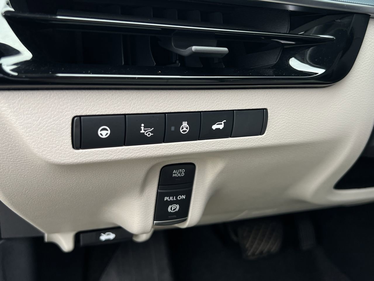 Certified 2025 Nissan Murano Platinum w/ Cargo Package image 15