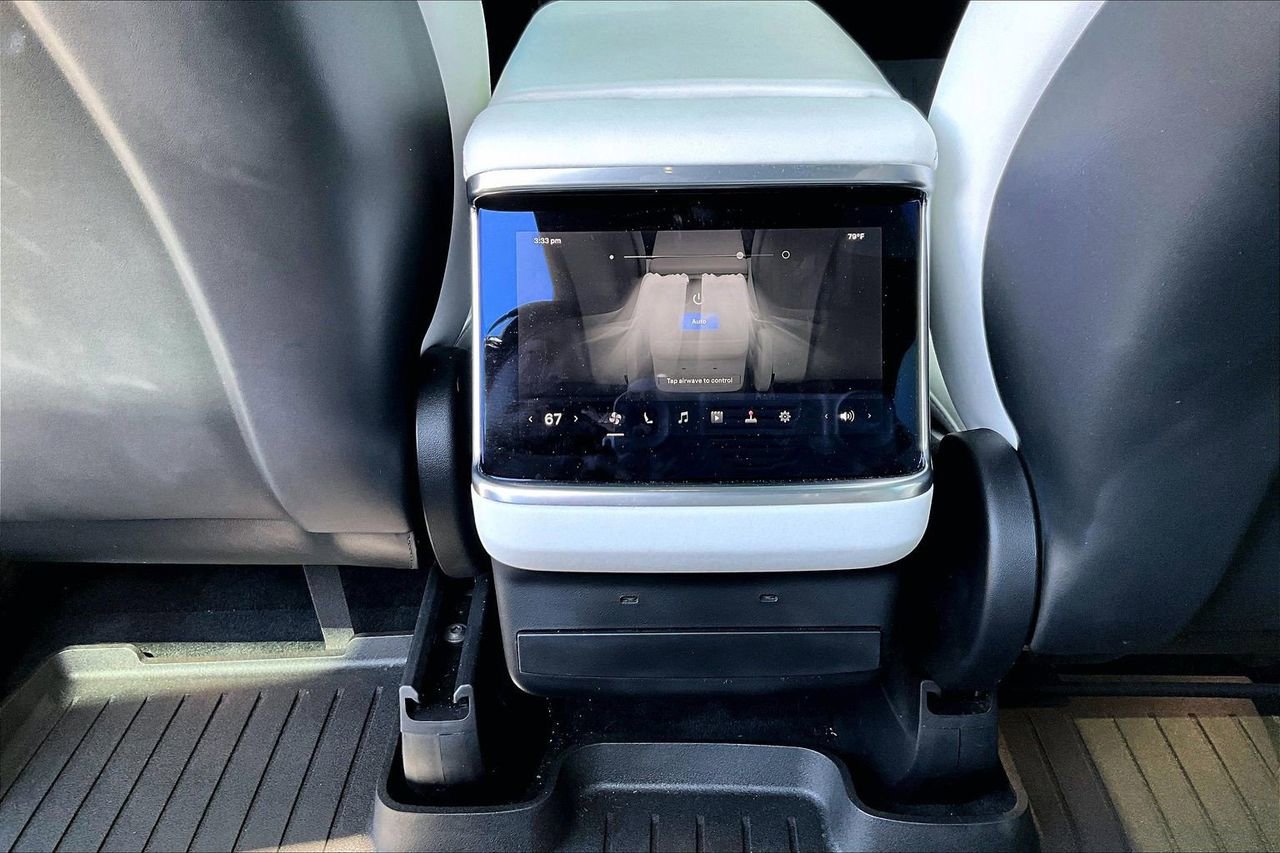 Used 2023 Tesla Model X AWD/4WD image 17