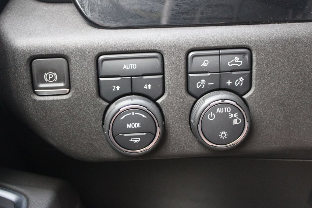 Used 2022 Chevrolet Silverado 1500 LT w/ Safety Package AWD/4WD image 44