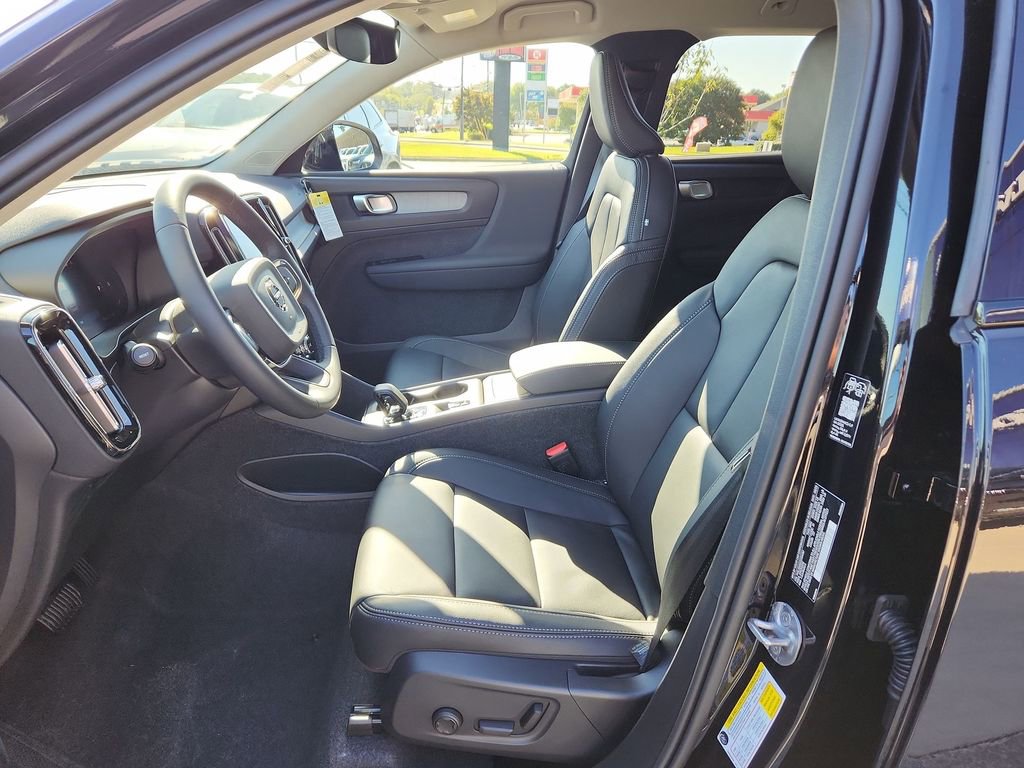 New 2026 Volvo XC40 B5 Core w/ Climate Package image 14
