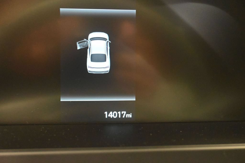 Used 2025 Hyundai Elantra Sport FWD image 11