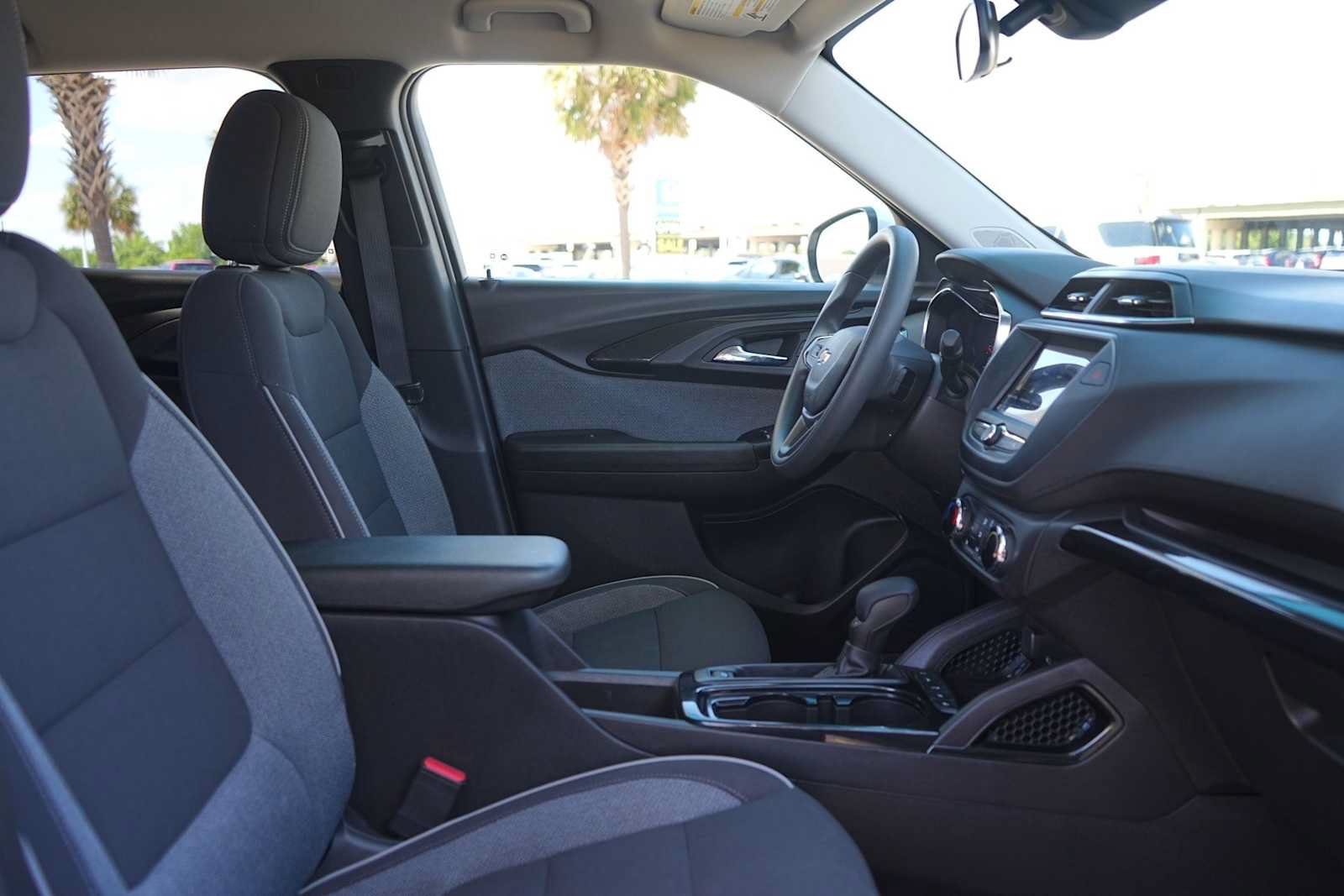 Used 2023 Chevrolet TrailBlazer LT w/ LPO, Blackout Package FWD image 15