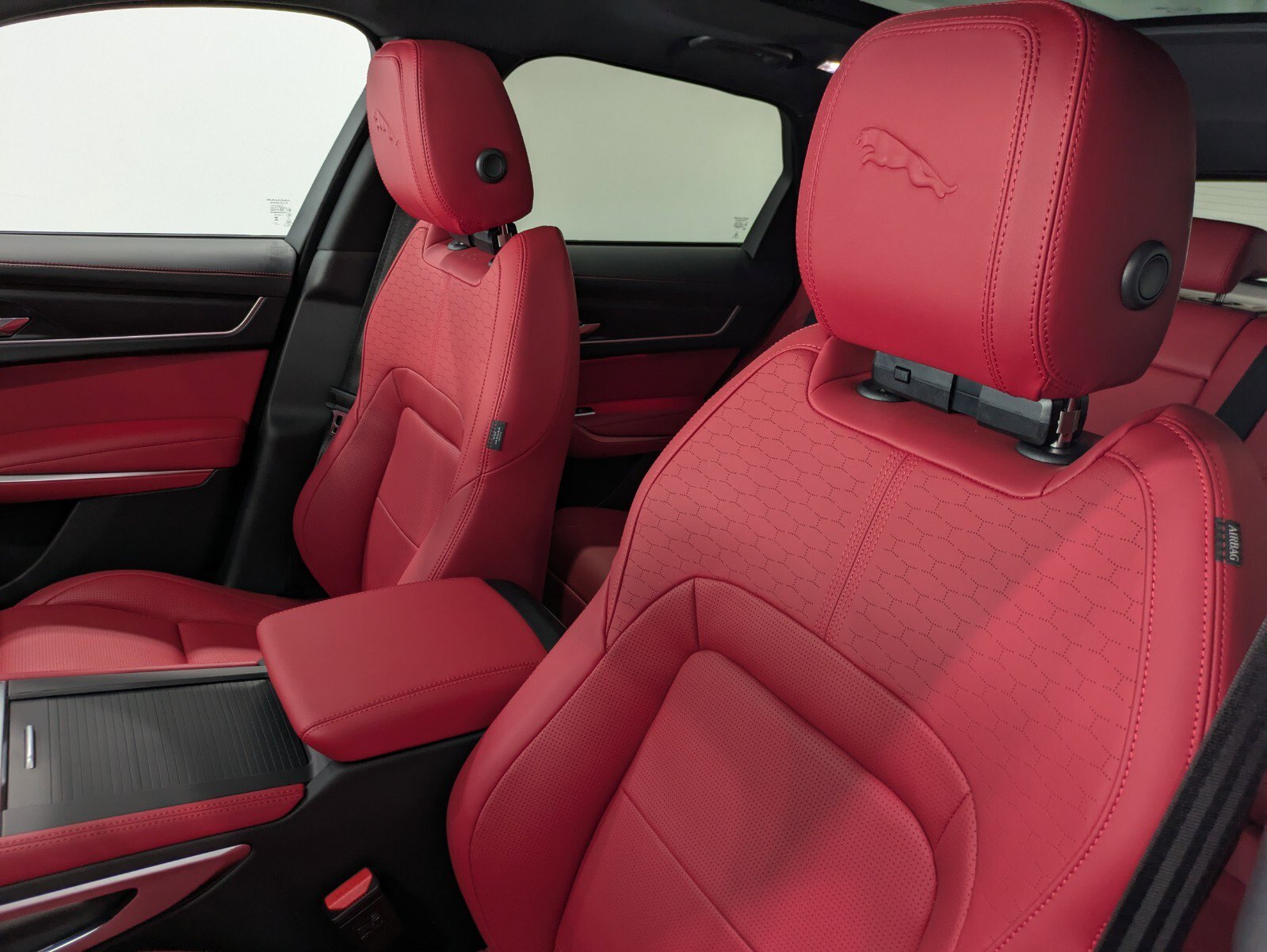 New 2026 Jaguar F-PACE R-Dynamic S image 8